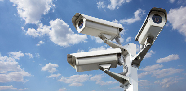 Betreibt die NSA tatsächlich Wirtschaftsspionage? Viele Unternehmen fragen sich nach dem PRISM-Skandal, welche Informationen noch vor der Überwachung durch die NSA sicher sind und wie man sich schützen sollte. Betreibt die NSA tatsächlich Wirtschaftsspionage? Viele Unternehmen fragen sich nach dem PRISM-Skandal, welche Informationen noch vor der Überwachung durch die NSA sicher sind und wie man sich schützen sollte.
