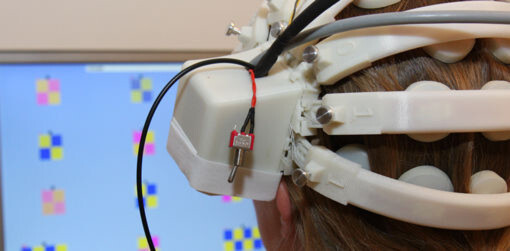 Der EEG-Helm aus dem 3D-Drucker misst die Gehirnsignale präzise. Der EEG-Helm aus dem 3D-Drucker misst die Gehirnsignale präzise.
