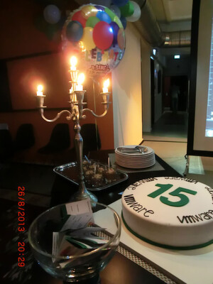 VMware feiert sein 15jähriges Bestehen. Dazu gab es Kerzen, Luftballons und eine Torte. VMware feiert sein 15jähriges Bestehen. Dazu gab es Kerzen, Luftballons und eine Torte.