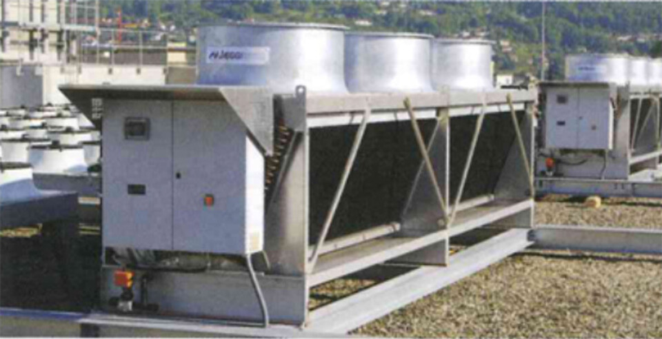 Ein Hybridkühler von der Firma Jaeggi Hybridtechnologie AG auf dem Dach eines Rechenzentrums in der Schweiz. Ein Hybridkühler von der Firma Jaeggi Hybridtechnologie AG auf dem Dach eines Rechenzentrums in der Schweiz.