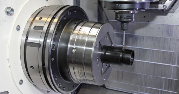 Mit dem Schnellwechselsytem ist das passende Spanmittel in wenigen Minuten auf der Maschine. Mit dem Schnellwechselsytem ist das passende Spanmittel in wenigen Minuten auf der Maschine.