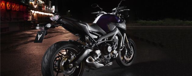 Die dunkle Seite der Macht - Yamahas neue MT-09 wird entsprechend dem Verkaufsslogan inszeniert. Die dunkle Seite der Macht - Yamahas neue MT-09 wird entsprechend dem Verkaufsslogan inszeniert.