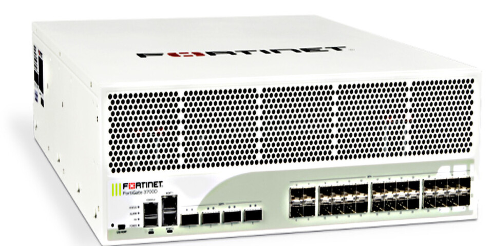 Mit Fortigate-3700D bringt Fortinet eine Firewall-Appliance heraus, die einen 100GpbS-Durchsatz bewältigt und kaum Latenzen zeigt. Mit Fortigate-3700D bringt Fortinet eine Firewall-Appliance heraus, die einen 100GpbS-Durchsatz bewältigt und kaum Latenzen zeigt.