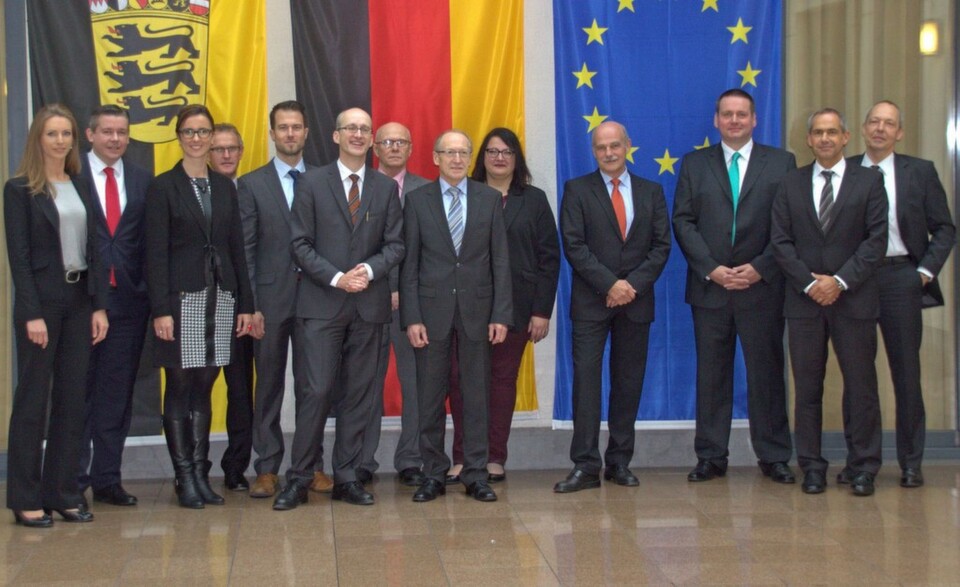 Delegation von Medizintechnik-Unternehmen in Brüssel (v.l).: Carmen Butsch (Karl Storz), Jan Unverhau (IHK Schwarzwald-Baar-Heuberg), Yvonne Glienke (MedicalMountains), Reinhold Bücher (KLS Martin), Sven Lazic (Peter Lazic), Martin Leonhard (Karl Storz), Christian Sowada (Admedes), Peter Gebhard (Dräger), Heike Zepf (Zepf Medical Instruments), Konrad Kobel (Aesculap), Dick Boxem (Rudolf Medical), Thomas Marquard (Aesculap), Michael Herzog (Henke-Sass, Wolf). Delegation von Medizintechnik-Unternehmen in Brüssel (v.l).: Carmen Butsch (Karl Storz), Jan Unverhau (IHK Schwarzwald-Baar-Heuberg), Yvonne Glienke (MedicalMountains), Reinhold Bücher (KLS Martin), Sven Lazic (Peter Lazic), Martin Leonhard (Karl Storz), Christian Sowada (Admedes), Peter Gebhard (Dräger), Heike Zepf (Zepf Medical Instruments), Konrad Kobel (Aesculap), Dick Boxem (Rudolf Medical), Thomas Marquard (Aesculap), Michael Herzog (Henke-Sass, Wolf).