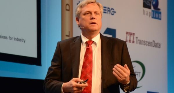 Chuck Grindstaff, CEO von Siemens PLM Software, zeigt sich überzeugt: „CAx-Software ist der Enabler für neue Produkte.“ Chuck Grindstaff, CEO von Siemens PLM Software, zeigt sich überzeugt: „CAx-Software ist der Enabler für neue Produkte.“
