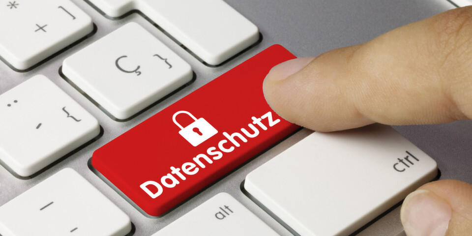 Lob und Kritik: Der EU-Innenausschuss LIBE hat mit seinem Votum für den Entwurf des neuen EU- Datenschutzgesetzes positive Signale ausgesendet, aber dennoch wichtige Chancen verpasst. Lob und Kritik: Der EU-Innenausschuss LIBE hat mit seinem Votum für den Entwurf des neuen EU- Datenschutzgesetzes positive Signale ausgesendet, aber dennoch wichtige Chancen verpasst.