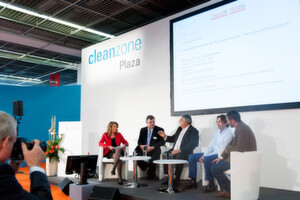 Lebhafte Debatte auf der Podiumsdiskussion der Cleanzone (v.l.nr.): Diskussionsleitung Anke Geipel-Kern (Stellvertretende Chefredakteurin PharmaTEC), Jürgen Blattner (BSR Ingenieur-Büro), Prof. Gernod Dittel (Dittel Engineering), Carsten Moschner (Dastex), Thomas Wollstein (VDI). Lebhafte Debatte auf der Podiumsdiskussion der Cleanzone (v.l.nr.): Diskussionsleitung Anke Geipel-Kern (Stellvertretende Chefredakteurin PharmaTEC), Jürgen Blattner (BSR Ingenieur-Büro), Prof. Gernod Dittel (Dittel Engineering), Carsten Moschner (Dastex), Thomas Wollstein (VDI).