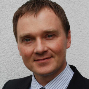 Dr. Grzegorz Ombach, Leiter des Halo-Projekts, sieht kare Vorteile in der induktiven Ladetechnik. Dr. Grzegorz Ombach, Leiter des Halo-Projekts, sieht kare Vorteile in der induktiven Ladetechnik.