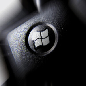 Integrationsplattform Windows: Seit einigen Jahren geht der Trend hin zu einer Vereinheitlichung der bisher in sich geschlossenen industriellen EDV-Systeme. Ein Konsolidierungsvorhaben ist jedoch nicht immer problemlos möglich, da Mikrocontroller und PCs unterschiedliche Anforderungen abdecken. Windows CE bietet sich als Integrationsplattform an. Integrationsplattform Windows: Seit einigen Jahren geht der Trend hin zu einer Vereinheitlichung der bisher in sich geschlossenen industriellen EDV-Systeme. Ein Konsolidierungsvorhaben ist jedoch nicht immer problemlos möglich, da Mikrocontroller und PCs unterschiedliche Anforderungen abdecken. Windows CE bietet sich als Integrationsplattform an.