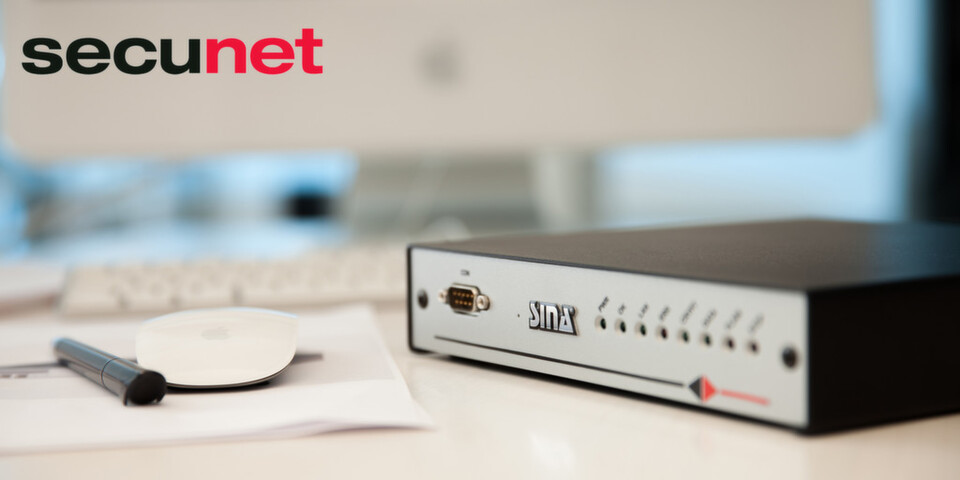 Secunet hat die Sichere Inter-Netzwerk Architektur SINA im Auftrag des Bundesamtes für Sicherheit in der Informationstechnik (BSI) zur Bearbeitung, Speicherung und Übertragung von Verschlusssachen (VS) und anderen sensiblen Daten entwickelt. Secunet hat die Sichere Inter-Netzwerk Architektur SINA im Auftrag des Bundesamtes für Sicherheit in der Informationstechnik (BSI) zur Bearbeitung, Speicherung und Übertragung von Verschlusssachen (VS) und anderen sensiblen Daten entwickelt.