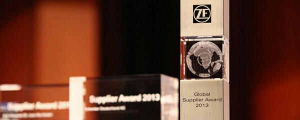 Bereits zum sechsten Mal verlieh die ZF Friedrichshafen AG den Supplier Award für ihre besten Zulieferer. Bereits zum sechsten Mal verlieh die ZF Friedrichshafen AG den Supplier Award für ihre besten Zulieferer.