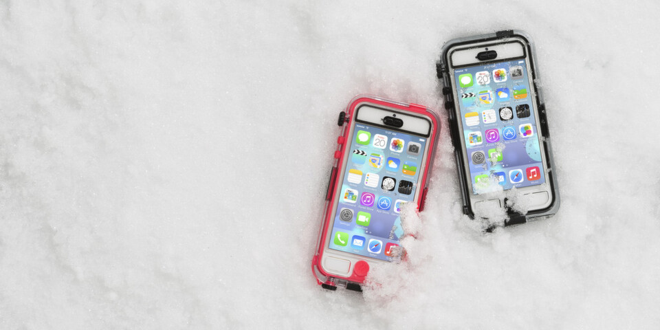 Das Survivor + Catalyst Waterproof Case von Griffin eignet sich ideal für alle Wintersportler, die Ihr iPhone unterwegs vor Schnee und Matsch schützen wollen. Das Survivor + Catalyst Waterproof Case von Griffin eignet sich ideal für alle Wintersportler, die Ihr iPhone unterwegs vor Schnee und Matsch schützen wollen.