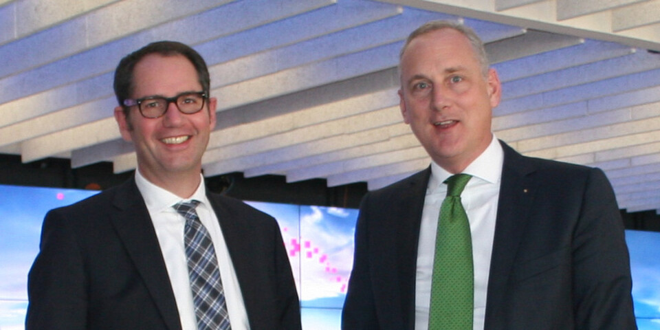 Jürgen Kohr (links), Leiter der Business Unit Cybersecurity bei T- Systems und Stefan Herrlich, Geschäftsführer LANCOM Systems bei der Pressevorstellung von Clean Pipe in München. Jürgen Kohr (links), Leiter der Business Unit Cybersecurity bei T- Systems und Stefan Herrlich, Geschäftsführer LANCOM Systems bei der Pressevorstellung von Clean Pipe in München.