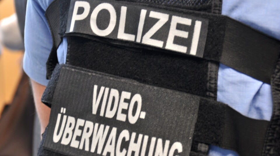 Jeder Polizist mit einer „Body-Cam“ muss eine entsprechende Weste mit der Aufschrift „Videoüberwachung“ tragen Jeder Polizist mit einer „Body-Cam“ muss eine entsprechende Weste mit der Aufschrift „Videoüberwachung“ tragen