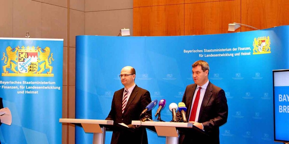 Bayerns neuer CIO, Finanzminister Dr. Markus Söder (r.), und Staatssekretär Albert Mühlacker erläutern die Breitbandinitiative des Freistaats Bayerns neuer CIO, Finanzminister Dr. Markus Söder (r.), und Staatssekretär Albert Mühlacker erläutern die Breitbandinitiative des Freistaats