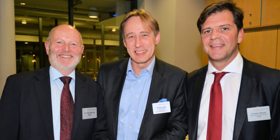 Der Hersteller mit einem seiner Top-Partner (v. l.): Bernhard Montag, Marketing Manager bei Oracle, Rüdiger Rath, Geschäftsführer Inforsacom, und Christian Werner, Channel-Chef von Oracle. Der Hersteller mit einem seiner Top-Partner (v. l.): Bernhard Montag, Marketing Manager bei Oracle, Rüdiger Rath, Geschäftsführer Inforsacom, und Christian Werner, Channel-Chef von Oracle.