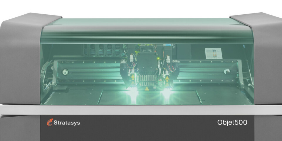 Der Objet500 Connex3 ist bisher der einzige 3D-Drucker, der farbige Prototypen mit unterschiedlichen Multimaterialkomponenten fertigt. Der Objet500 Connex3 ist bisher der einzige 3D-Drucker, der farbige Prototypen mit unterschiedlichen Multimaterialkomponenten fertigt.