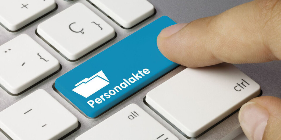 Die elektronische Personalakte informiert HR-Mitarbeiter auf Knopfdruck, senkt dadurch den Verwaltungaufwand. Ganz ohne ist die Umstellung jedoch nicht, das Projekt setzt eine gründliche Vorbereitung und Planung voraus. Die elektronische Personalakte informiert HR-Mitarbeiter auf Knopfdruck, senkt dadurch den Verwaltungaufwand. Ganz ohne ist die Umstellung jedoch nicht, das Projekt setzt eine gründliche Vorbereitung und Planung voraus.