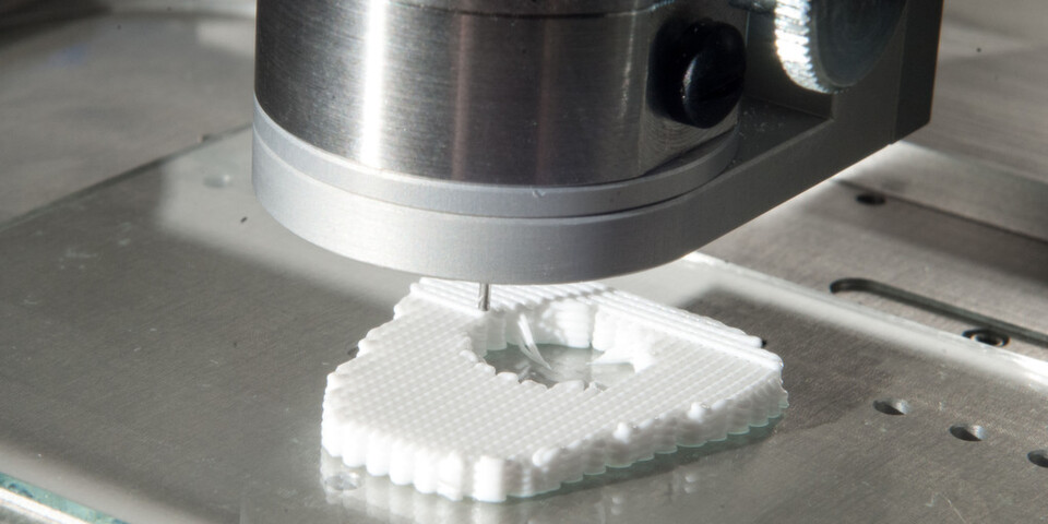 Mittels 3D-Druck lässt sich die Knochenpaste zu Knochengerüsten verarbeiten und an individuelle Defekte anpassen. Mittels 3D-Druck lässt sich die Knochenpaste zu Knochengerüsten verarbeiten und an individuelle Defekte anpassen.
