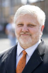 Andreas Zilch veröffentlichte eine Reihe von Reports über Server-, Software- und Servicethemen sowie Bücher zum Thema E-Business und zur AS/400 und ist häufig als Sprecher bei Konferenzen und Seminaren im Einsatz. Andreas Zilch veröffentlichte eine Reihe von Reports über Server-, Software- und Servicethemen sowie Bücher zum Thema E-Business und zur AS/400 und ist häufig als Sprecher bei Konferenzen und Seminaren im Einsatz.
