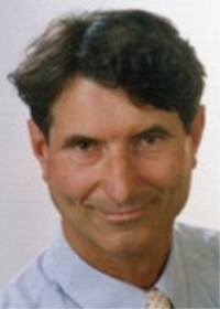 Arnold Wagner: „Die Bankenindustrie wird zunehmend ein Wachstumsmarkt für die IT-Serviceindustrie, so wird das Marktvolumen von IT-Services 2014 im Finanz-Segment um 6,5 Prozent steigen, während der Ausgabenzuwachs in der deutschen Wirtschaft insgesamt nur bei 5,3 Prozent liegen wird.“ Arnold Wagner: „Die Bankenindustrie wird zunehmend ein Wachstumsmarkt für die IT-Serviceindustrie, so wird das Marktvolumen von IT-Services 2014 im Finanz-Segment um 6,5 Prozent steigen, während der Ausgabenzuwachs in der deutschen Wirtschaft insgesamt nur bei 5,3 Prozent liegen wird.“