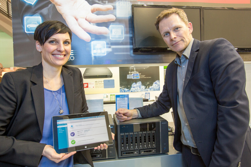 Mathias Fürlinger, Sales Manager DACH bei QNAP Systems, und Maria Wastlschmid, Windows Azure Product Manager bei Microsoft Deutschland, freuen sich über die Partnerschaft. Mathias Fürlinger, Sales Manager DACH bei QNAP Systems, und Maria Wastlschmid, Windows Azure Product Manager bei Microsoft Deutschland, freuen sich über die Partnerschaft.