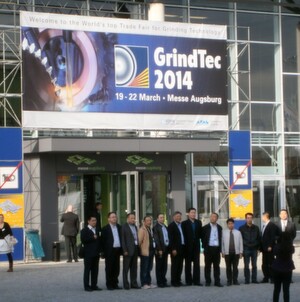 Ein rundweg positives Urteil über die am 22. März zu Ende gegangene Grindtec 2014 verbindet die Mehrzahl der Aussteller (insgesamt 520 – das waren 70 mehr als 2012): 75 % bewerteten die Ergebnisse ihrer Beteiligung als gut oder sehr gut. Davon sind knapp 60 % überzeugt, dass die dort geknüpften Kontakte zu handfesten Aufträgen führen werden.Und frei nach einem alten Fußballer-Zitat: nach der Grintec, ist vor der Grindtec: Die nächste Schleiftechnikmesse ist schon durchgeplant und wird vom 16. bis 19. März 2016 ihre Tore wieder in Augsburg öffnen... Ein rundweg positives Urteil über die am 22. März zu Ende gegangene Grindtec 2014 verbindet die Mehrzahl der Aussteller (insgesamt 520 – das waren 70 mehr als 2012): 75 % bewerteten die Ergebnisse ihrer Beteiligung als gut oder sehr gut. Davon sind knapp 60 % überzeugt, dass die dort geknüpften Kontakte zu handfesten Aufträgen führen werden.Und frei nach einem alten Fußballer-Zitat: nach der Grintec, ist vor der Grindtec: Die nächste Schleiftechnikmesse ist schon durchgeplant und wird vom 16. bis 19. März 2016 ihre Tore wieder in Augsburg öffnen...