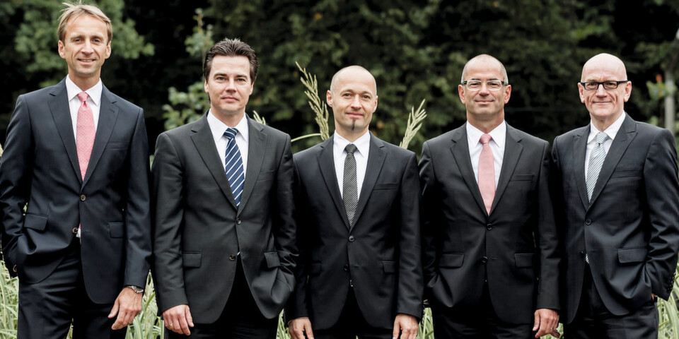 Die Geschäftsleitung von All for One Steeb (v.l.): Stefan Land (CFO), Andree Stachowski (Vertrieb), Ralf Linha (Consulting + Support), Wolfgang Räth (Vertrieb), Lars Landwehrkamp (CEO) Die Geschäftsleitung von All for One Steeb (v.l.): Stefan Land (CFO), Andree Stachowski (Vertrieb), Ralf Linha (Consulting + Support), Wolfgang Räth (Vertrieb), Lars Landwehrkamp (CEO)