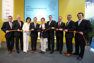 SLAM–Auftakt auf der Hannover Messe: mit Wirtschaftsstaatsekretärin Brigitte Zypries und den Konsortialpartnern SLAM–Auftakt auf der Hannover Messe: mit Wirtschaftsstaatsekretärin Brigitte Zypries und den Konsortialpartnern
