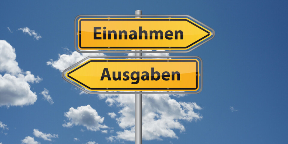 Die Transformation in die Cloud ist auch eine Frage, wieviel Geld kleine und mittlere Unternehmen überhaupt investieren können. Die Transformation in die Cloud ist auch eine Frage, wieviel Geld kleine und mittlere Unternehmen überhaupt investieren können.