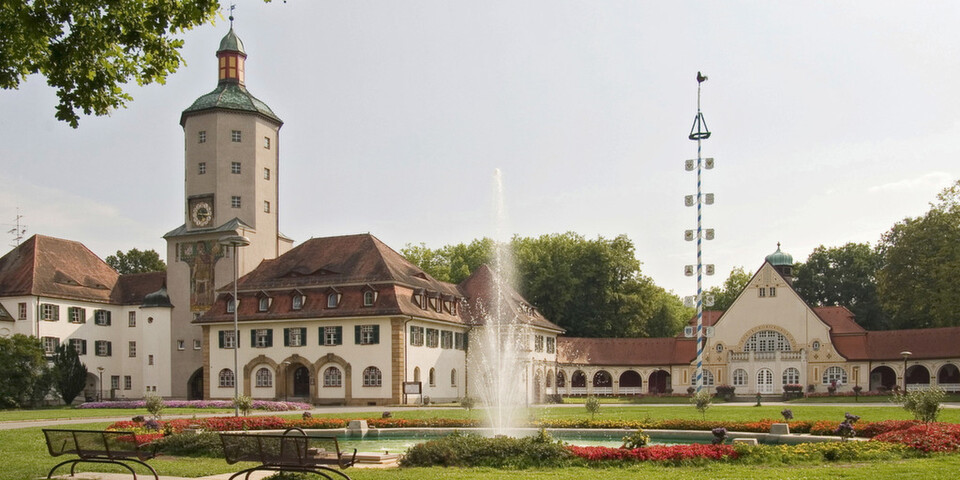 Das Bezirksklinikum Mainkofen ist eine Fachklinik für Psychiatrie, Psychotherapie und Psychosomatik, Forensische Psychiatrie, Neurologie und Neurologische Frührehabilitation. Das Bezirksklinikum Mainkofen ist eine Fachklinik für Psychiatrie, Psychotherapie und Psychosomatik, Forensische Psychiatrie, Neurologie und Neurologische Frührehabilitation.