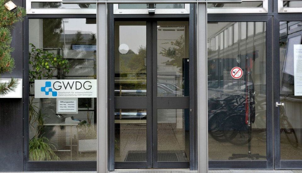 Der Eingang zur Gesellschaft für wissenschaftliche Datenverarbeitung mbH Göttingen (GWDG). Sie erfüllt die Funktion eines Rechen- und IT-Kompetenzzentrums für die Max-Planck-Gesellschaft und des Hochschulrechenzentrums für die Universität Göttingen. Der Eingang zur Gesellschaft für wissenschaftliche Datenverarbeitung mbH Göttingen (GWDG). Sie erfüllt die Funktion eines Rechen- und IT-Kompetenzzentrums für die Max-Planck-Gesellschaft und des Hochschulrechenzentrums für die Universität Göttingen.