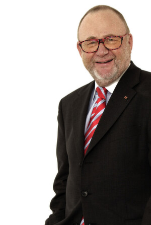 Heinz Paul Bonn gehört zu den bekanntesten und engagiertesten Persönlichkeiten in der deutschen IT-Branche. Heinz Paul Bonn gehört zu den bekanntesten und engagiertesten Persönlichkeiten in der deutschen IT-Branche.