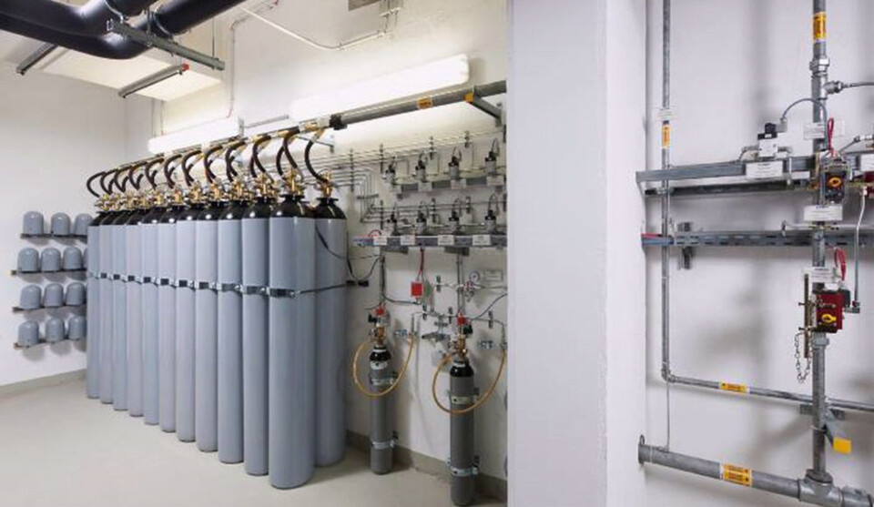 Brände sind die häufigste Ursache für Betriebsunterbrechungen in Rechenzentren. So sehen Stickstoffbehälter für die Gaslöschanlage eines Rechenzentrums aus. Brände sind die häufigste Ursache für Betriebsunterbrechungen in Rechenzentren. So sehen Stickstoffbehälter für die Gaslöschanlage eines Rechenzentrums aus.