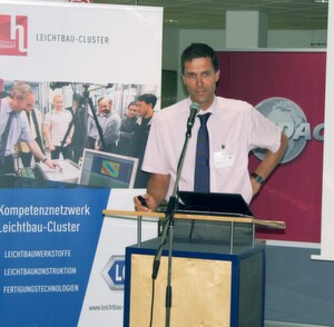 Dr. Uwe Alber ließ bei seinem Vortrag „Innovative Fügetechnologien – Schlüssel zum Karosserieleichtbau – tiefe Einblicke in die Leichtbaustrategie bei der Audi AG zu.Das 7. Ingolstädter Leichtbausymposium befasste sich mit dem Fügen und Verbinden sowie den Chancen, die der konsequente Leichtbau bieten kann. Dr. Uwe Alber ließ bei seinem Vortrag „Innovative Fügetechnologien – Schlüssel zum Karosserieleichtbau – tiefe Einblicke in die Leichtbaustrategie bei der Audi AG zu.Das 7. Ingolstädter Leichtbausymposium befasste sich mit dem Fügen und Verbinden sowie den Chancen, die der konsequente Leichtbau bieten kann.