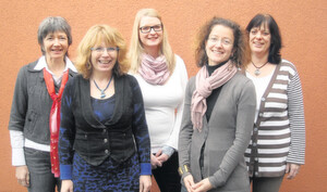 Das KIVBF-Team managt Veranstaltungen mit jährlich 13.000 Teilnehmern: Ursula Höfflin, Maria Blaeß, Verena Böckle, Sabine Prenißl, Bettina Munz (v. l.) Das KIVBF-Team managt Veranstaltungen mit jährlich 13.000 Teilnehmern: Ursula Höfflin, Maria Blaeß, Verena Böckle, Sabine Prenißl, Bettina Munz (v. l.)