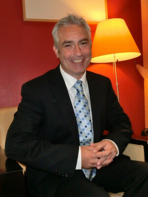Peter Godden Peter Godden ist Vice President bei Zerto, zuständig für den Raum Europa, Naher Osten und Afrika. Peter Godden Peter Godden ist Vice President bei Zerto, zuständig für den Raum Europa, Naher Osten und Afrika.