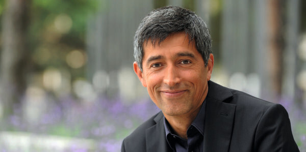 „Als Wissenschaftler interessiert es mich sehr, welche neuen Ideen deutsche Unternehmen haben und an welchen kreativen Konzepten sie arbeiten“, beschreibt Ranga Yogeshwar seine Motivation, das Projekt Top 100 als Mentor zu unterstützen. „Als Wissenschaftler interessiert es mich sehr, welche neuen Ideen deutsche Unternehmen haben und an welchen kreativen Konzepten sie arbeiten“, beschreibt Ranga Yogeshwar seine Motivation, das Projekt Top 100 als Mentor zu unterstützen.