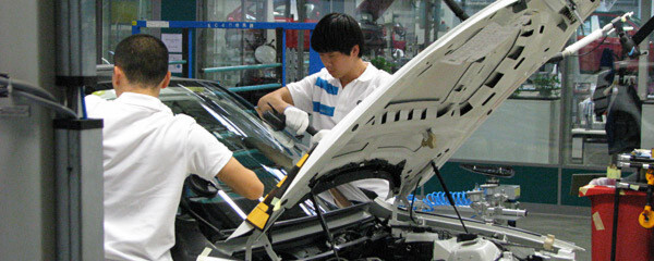 Die chinesische Zentralregierung plant ein Reformprogramm, das unter anderem die Joint-Venture-Regelung für ausländische Automobilhersteller als nicht mehr sinnvoll erachtet. Kippt diese Regelung, verändert dies die Struktur der Automobilindustrie in China nachhaltig. Die chinesische Zentralregierung plant ein Reformprogramm, das unter anderem die Joint-Venture-Regelung für ausländische Automobilhersteller als nicht mehr sinnvoll erachtet. Kippt diese Regelung, verändert dies die Struktur der Automobilindustrie in China nachhaltig.