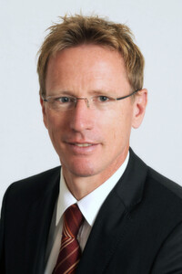 Der Autor: Dr. Carsten Jürgens, Direktor Geschäftsfeldentwicklung Öffentliche Auftraggeber bei Computacenter Der Autor: Dr. Carsten Jürgens, Direktor Geschäftsfeldentwicklung Öffentliche Auftraggeber bei Computacenter