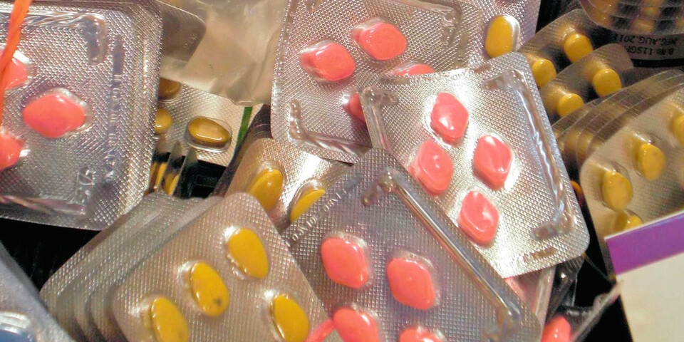 Die Verbreitung von gefälschten Medikamenten soll durch Nachverfolgbarkeit zum Beispiel über RFID-Systeme eingedämmt werden. Die Verbreitung von gefälschten Medikamenten soll durch Nachverfolgbarkeit zum Beispiel über RFID-Systeme eingedämmt werden.