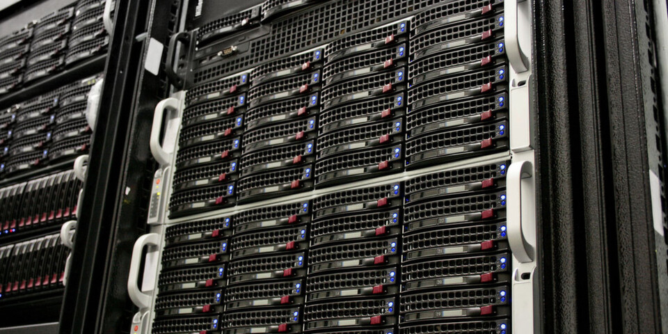 Die Head-Nodes der SSD-Cluster wurden ebenfalls mit SSDs und DRAM von STEC bestückt, da diese schnellen und äußerst verlässlichen Module ebenfalls eine extrem geringe Latenz erlauben. Die Head-Nodes der SSD-Cluster wurden ebenfalls mit SSDs und DRAM von STEC bestückt, da diese schnellen und äußerst verlässlichen Module ebenfalls eine extrem geringe Latenz erlauben.