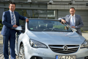 Ein gewöhnungsbedürftiger Anblick: Peter Gerards, Geschäftsführer der Ruhrdeichgruppe (li.), mit dem Opel-Vertriebschef in Deutschland, Jürgen Keller. Ein gewöhnungsbedürftiger Anblick: Peter Gerards, Geschäftsführer der Ruhrdeichgruppe (li.), mit dem Opel-Vertriebschef in Deutschland, Jürgen Keller.