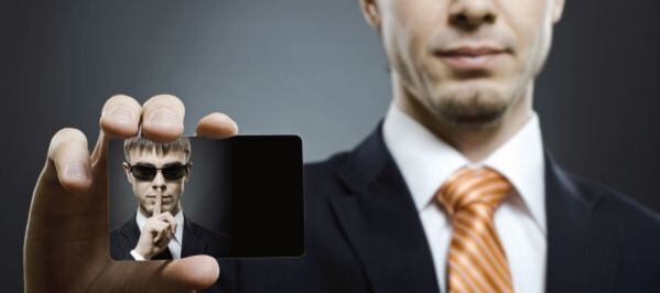 Das Bundesministerium des Inneren will mit der No-Spy-Klausel, bei sicherheitsrelevanten Vergabeverfahren, Transparenz über von ausländischen Sicherheitsbehörden erzwungene Datenweitergabe erreichen. Das Bundesministerium des Inneren will mit der No-Spy-Klausel, bei sicherheitsrelevanten Vergabeverfahren, Transparenz über von ausländischen Sicherheitsbehörden erzwungene Datenweitergabe erreichen.