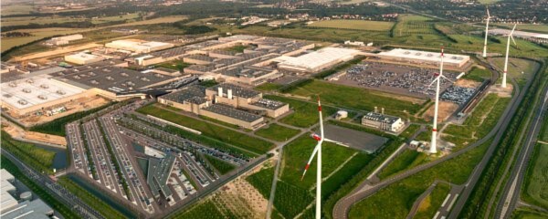In der Kategorie Automotive OEM/Konzern gewinnt das BMW Werk Leipzig den „Lean & Green Management Award 2014“. Auf dem Gelände stehen vier Windräder, die jährlich 26 GWh Strom produzieren. In der Kategorie Automotive OEM/Konzern gewinnt das BMW Werk Leipzig den „Lean & Green Management Award 2014“. Auf dem Gelände stehen vier Windräder, die jährlich 26 GWh Strom produzieren.