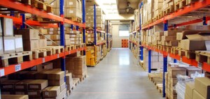 Spricht man mit Industrieunternehmen über ihre Vertriebskanäle, so sind sie meist klassisch aufgestellt. Vergessen wird häufig, dass sich die Abbildung des realen Lagers in einen Online-Shop durchaus lohnen kann. Im B2B-E-Commerce gilt es jedoch, einige Besonderheiten zu beachten. Spricht man mit Industrieunternehmen über ihre Vertriebskanäle, so sind sie meist klassisch aufgestellt. Vergessen wird häufig, dass sich die Abbildung des realen Lagers in einen Online-Shop durchaus lohnen kann. Im B2B-E-Commerce gilt es jedoch, einige Besonderheiten zu beachten.