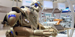 Content Marketing-Maßnahmen sind nicht nur Whitepaper, Case Studies oder Videos, sondern ebenso physischer Content an einem Stand einer Fachmesse, wie beispielsweise der Hannover Messe. Deshalb müssen die offline Aktivitäten genauso bei der Erfolgsmessung von Content Marketing beachtet werden, wie die digitalen Maßnahmen. Content Marketing-Maßnahmen sind nicht nur Whitepaper, Case Studies oder Videos, sondern ebenso physischer Content an einem Stand einer Fachmesse, wie beispielsweise der Hannover Messe. Deshalb müssen die offline Aktivitäten genauso bei der Erfolgsmessung von Content Marketing beachtet werden, wie die digitalen Maßnahmen.