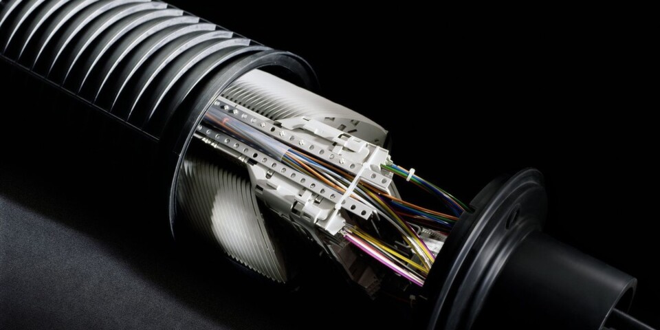 Mit der Übernahme von Versatel erhält United Internet Zugriff auf das mit rund 37.000 Kilometer Länge zweitgrößte deutsche Glasfasernetz. Mit der Übernahme von Versatel erhält United Internet Zugriff auf das mit rund 37.000 Kilometer Länge zweitgrößte deutsche Glasfasernetz.