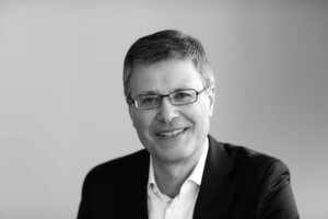 „Wir kühlen mit der Hälfte des Energieaufwands“, so Dr. Klaus Feix, Geschäftsführer von Efficient Energy. „Wir kühlen mit der Hälfte des Energieaufwands“, so Dr. Klaus Feix, Geschäftsführer von Efficient Energy.