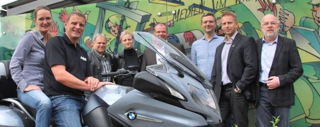 Diese achtköpfige Jury sucht den Motorradhändler des Jahres 2014 (zwei weitere Experten, die heute fehlten, komplettieren das Expertenfeld). Diese achtköpfige Jury sucht den Motorradhändler des Jahres 2014 (zwei weitere Experten, die heute fehlten, komplettieren das Expertenfeld).